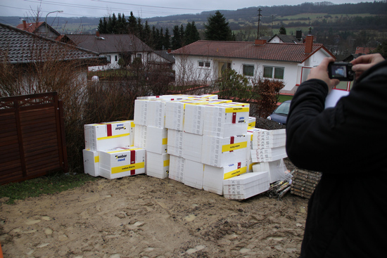 Styroporplatten im Lehm